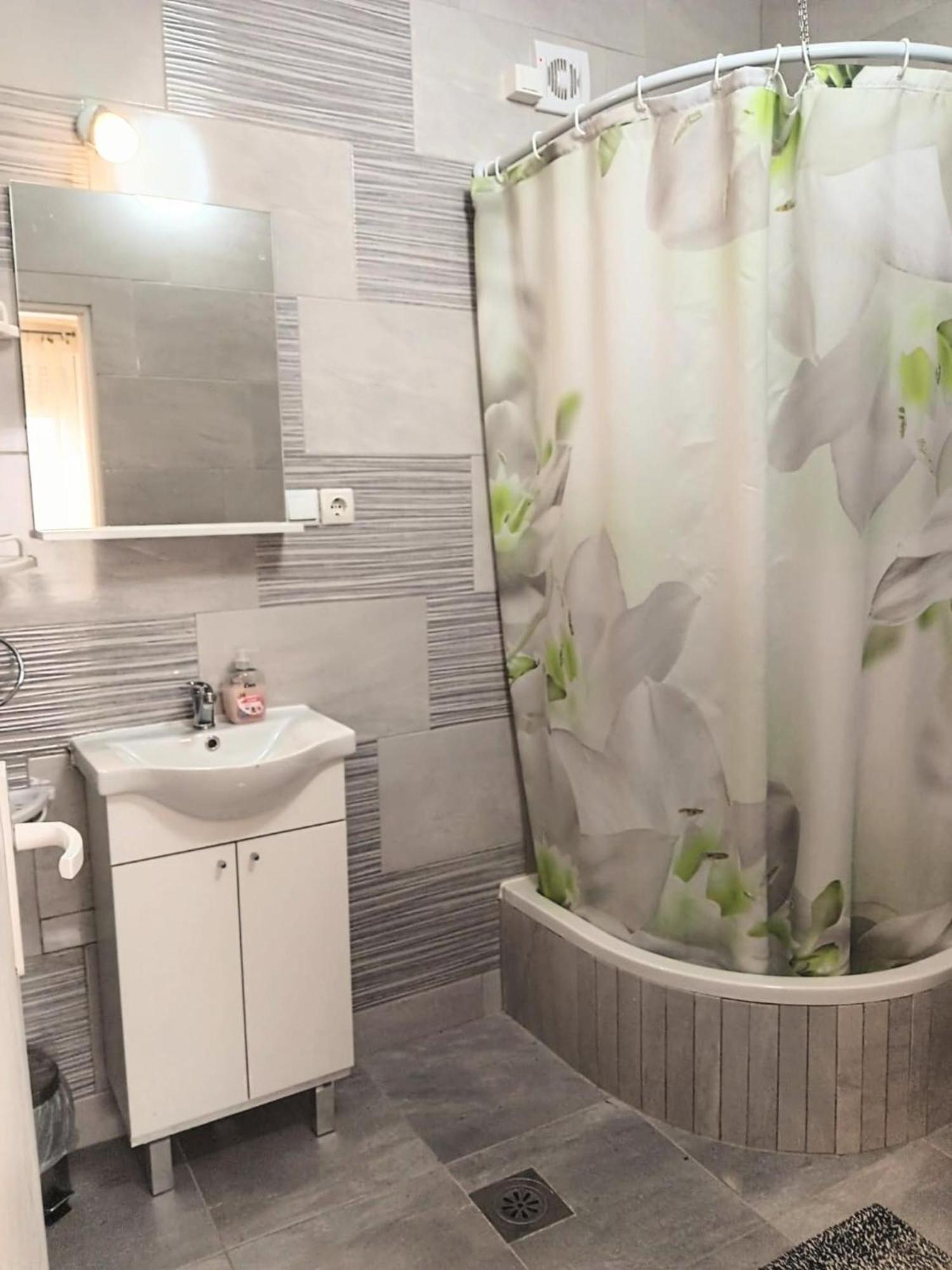 Apartman Jezerane Apartment *
