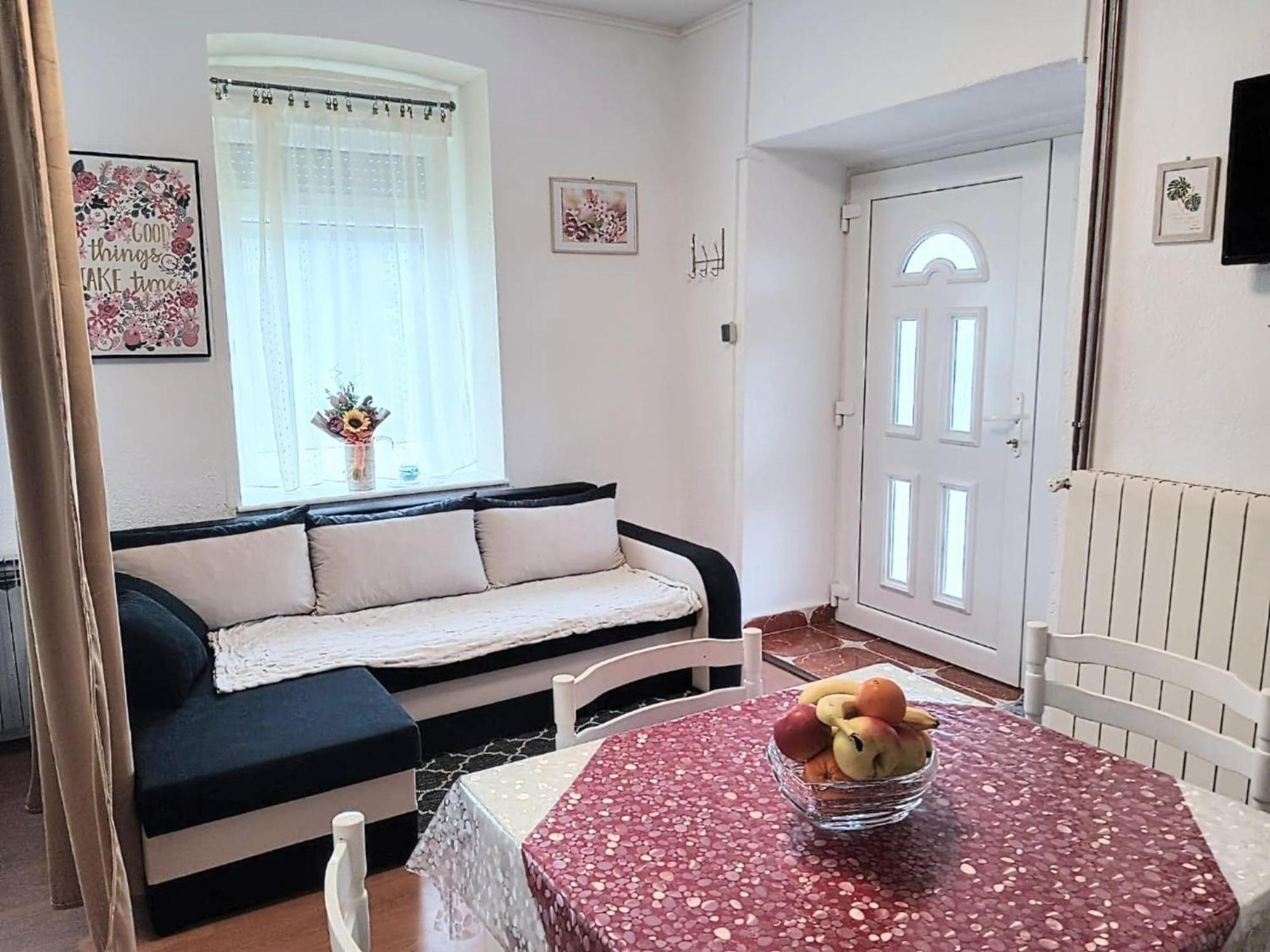 Apartman Jezerane Apartment