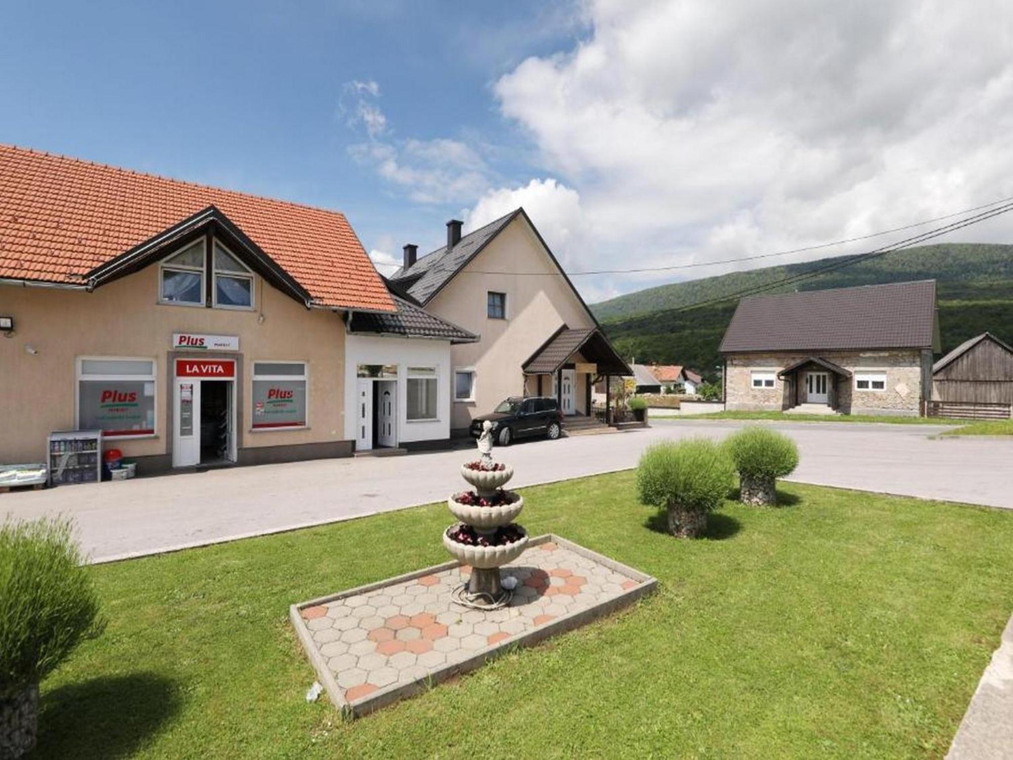 Apartman Jezerane Apartment *